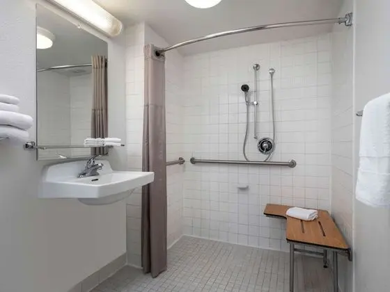 Standard Oda, 1 Büyük (Queen) Boy Yatak, Engellilere Uygun, Sigara İçilmez