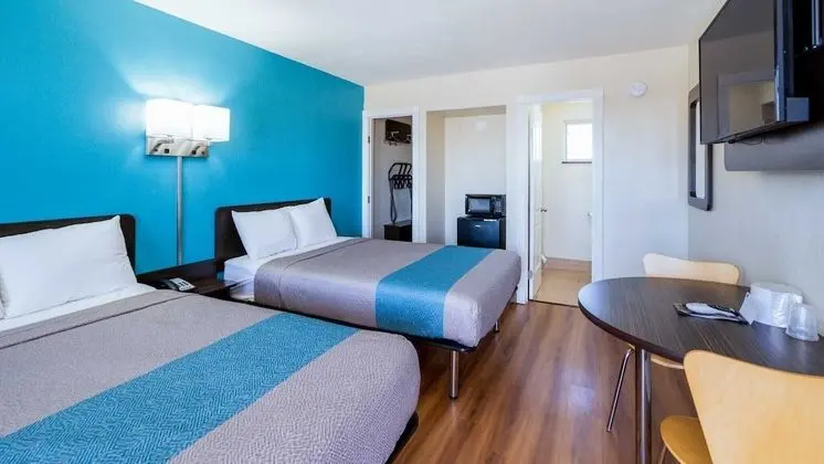 Deluxe Oda, 2 Çift Kişilik Yatak, Sigara İçilmez, Buzdolabı ve Mikrodalga
