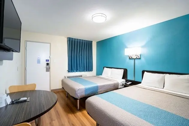 Deluxe Oda, 2 Çift Kişilik Yatak, Sigara İçilmez, Buzdolabı ve Mikrodalga