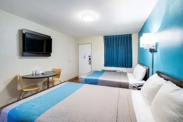 Deluxe Oda, 2 Çift Kişilik Yatak, Sigara İçilmez, Buzdolabı ve Mikrodalga