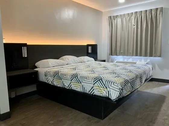 Premium Oda, 1 En Büyük (King) Boy Yatak, Engellilere Uygun, Sigara İçilmez