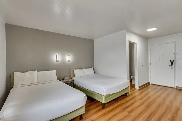 Deluxe Oda, 2 Çift Kişilik Yatak, Sigara İçilmez, Buzdolabı ve Mikrodalga