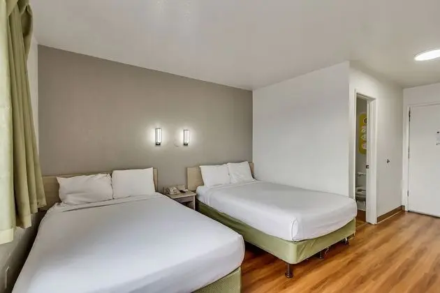 Deluxe Oda, 2 Çift Kişilik Yatak, Sigara İçilmez, Buzdolabı ve Mikrodalga