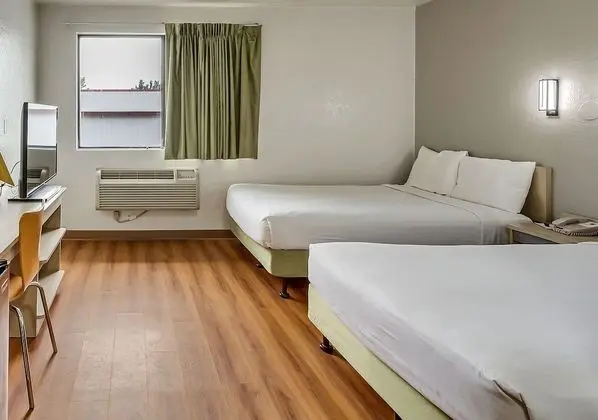 Deluxe Oda, 2 Çift Kişilik Yatak, Sigara İçilmez, Buzdolabı ve Mikrodalga