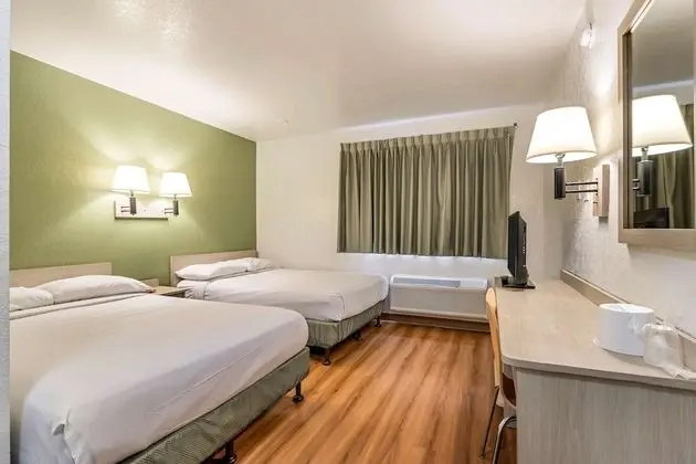 Deluxe Oda, 2 Çift Kişilik Yatak, Sigara İçilmez, Buzdolabı ve Mikrodalga