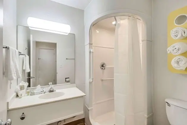 Deluxe Oda, 2 Çift Kişilik Yatak, Sigara İçilmez, Buzdolabı ve Mikrodalga