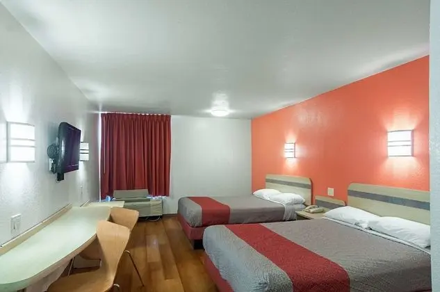 Deluxe Oda, 2 Çift Kişilik Yatak, Sigara İçilebilir, Buzdolabı ve Mikrodalga