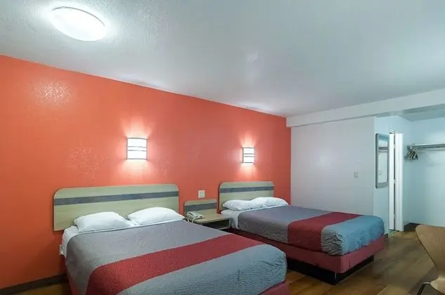 Deluxe Oda, 2 Çift Kişilik Yatak, Sigara İçilmez, Buzdolabı ve Mikrodalga