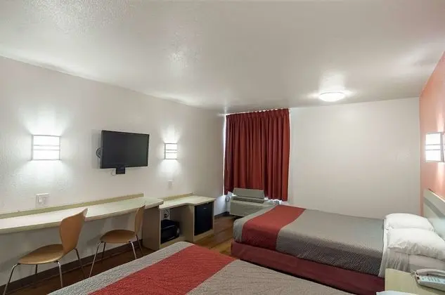 Deluxe Oda, 2 Çift Kişilik Yatak, Sigara İçilmez, Buzdolabı ve Mikrodalga