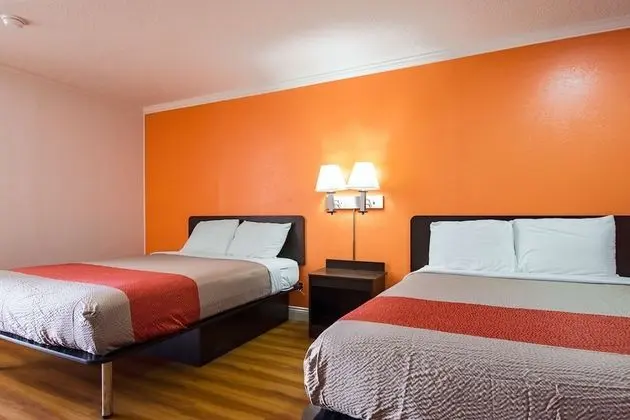 Standard Oda, 2 Büyük (Queen) Boy Yatak, Sigara İçilmez, Buzdolabı ve Mikrodalga