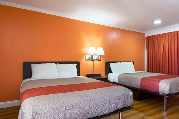 Standard Oda, 2 Büyük (Queen) Boy Yatak, Sigara İçilmez, Buzdolabı ve Mikrodalga