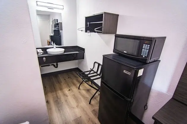 Deluxe Oda, 2 Çift Kişilik Yatak, Sigara İçilmez, Buzdolabı ve Mikrodalga