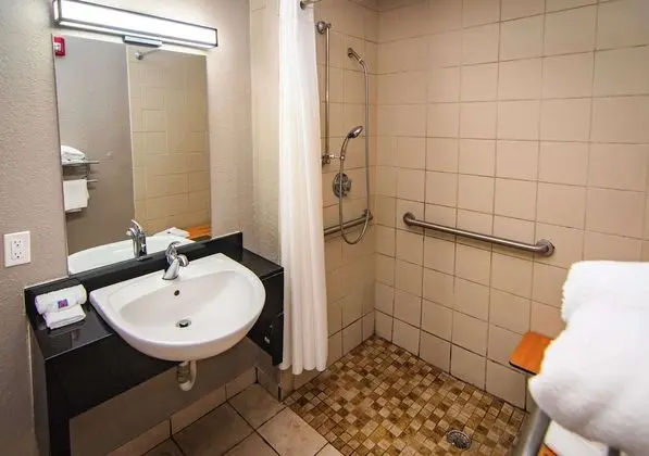 Engellilere uygun banyo