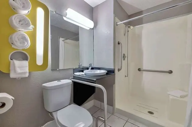 Engellilere uygun banyo