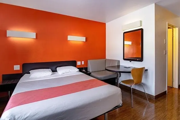 Standard Oda, 1 Büyük (Queen) Boy Yatak, Engellilere Uygun, Sigara İçilmez