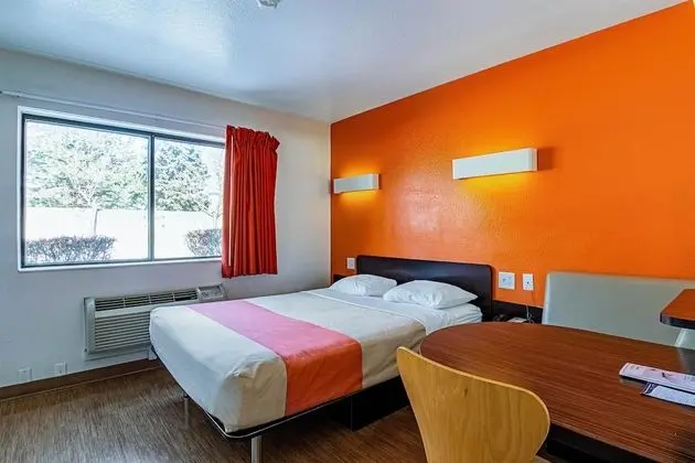 Standard Oda, 1 Büyük (Queen) Boy Yatak, Sigara İçilebilir