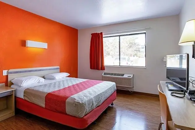 Standard Oda, 1 Büyük (Queen) Boy Yatak, Sigara İçilebilir