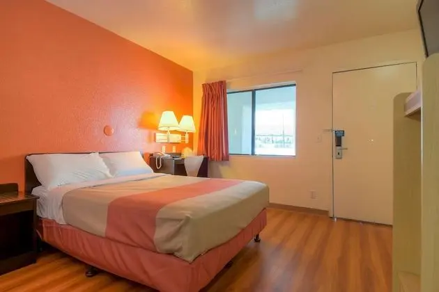 Deluxe Oda, 2 Çift Kişilik Yatak, Sigara İçilmez, Buzdolabı ve Mikrodalga