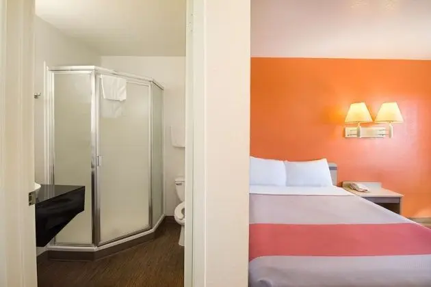 Deluxe Oda, 1 Büyük (Queen) Boy Yatak, Sigara İçilmez, Buzdolabı ve Mikrodalga