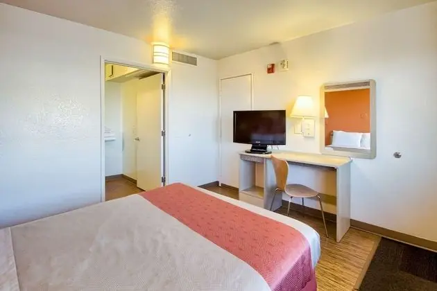 Deluxe Oda, 1 Büyük (Queen) Boy Yatak, Sigara İçilmez, Buzdolabı ve Mikrodalga