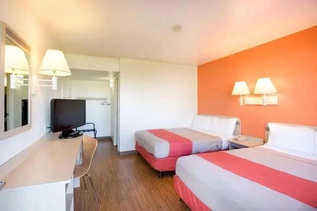 Deluxe Oda, 2 Çift Kişilik Yatak, Sigara İçilmez, Buzdolabı ve Mikrodalga