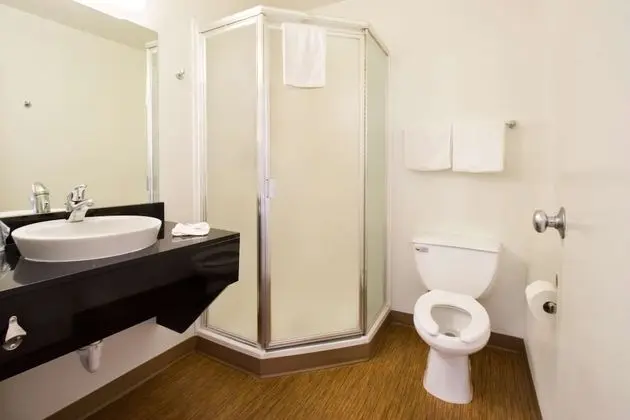 Deluxe Oda, 2 Çift Kişilik Yatak, Sigara İçilmez, Buzdolabı ve Mikrodalga