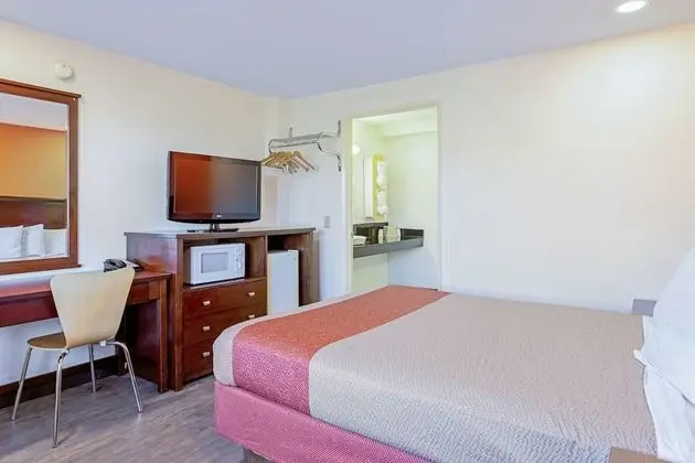 Deluxe Oda, 1 Büyük (Queen) Boy Yatak, Sigara İçilmez, Buzdolabı ve Mikrodalga