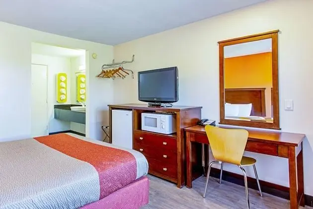 Deluxe Oda, 1 Büyük (Queen) Boy Yatak, Sigara İçilmez, Buzdolabı ve Mikrodalga