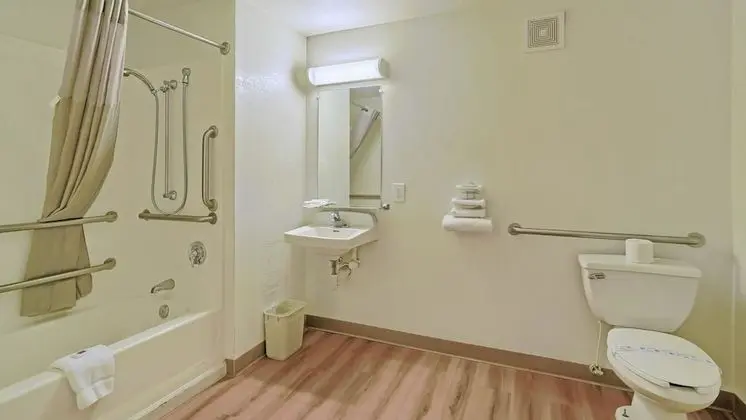 Engellilere uygun banyo