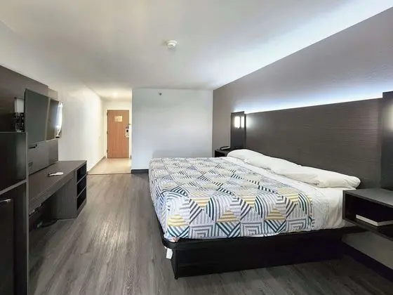 Deluxe Oda, 1 En Büyük (King) Boy Yatak, Sigara İçilebilir, Buzdolabı ve Mikrodalga