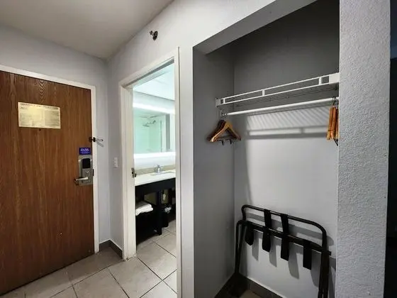 Deluxe Oda, 2 Çift Kişilik Yatak, Sigara İçilebilir, Buzdolabı ve Mikrodalga