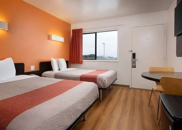 Deluxe Oda, 2 Çift Kişilik Yatak, Sigara İçilmez, Buzdolabı ve Mikrodalga