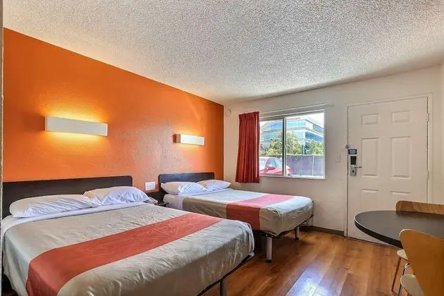 Deluxe Oda, 2 Çift Kişilik Yatak, Sigara İçilmez, Buzdolabı