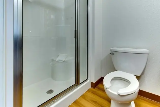 Standard Oda, 2 Büyük (Queen) Boy Yatak, Sigara İçilmez, Buzdolabı