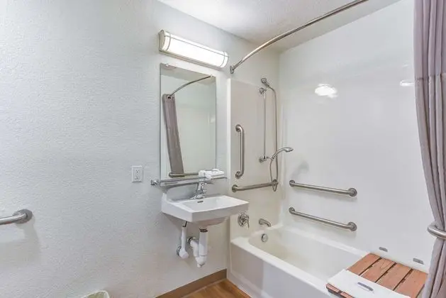 Engellilere uygun banyo