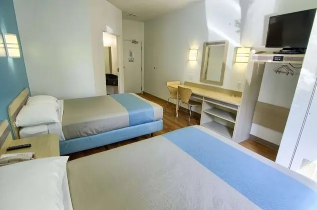 Deluxe Oda, 2 Çift Kişilik Yatak, Sigara İçilmez, Buzdolabı ve Mikrodalga