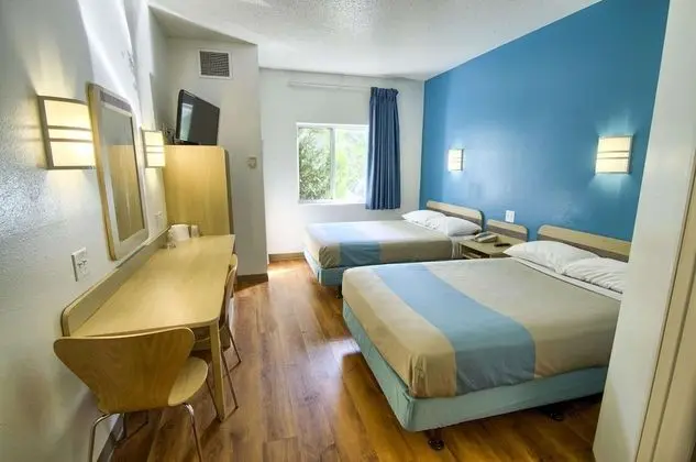 Deluxe Oda, 2 Çift Kişilik Yatak, Sigara İçilmez, Buzdolabı ve Mikrodalga