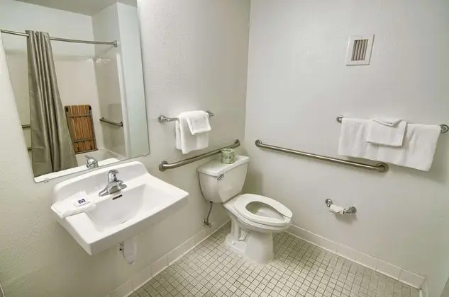 Engellilere uygun banyo