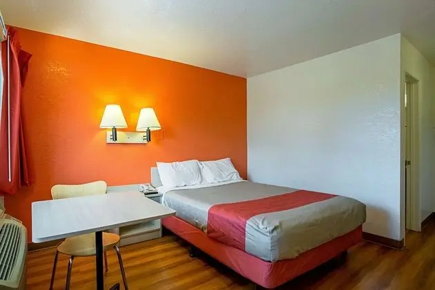 Deluxe Oda, 1 Büyük (Queen) Boy Yatak, Sigara İçilmez, Buzdolabı ve Mikrodalga