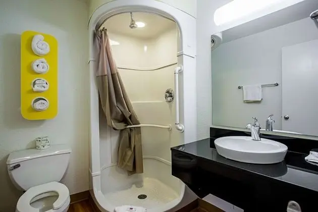 Deluxe Oda, 1 Büyük (Queen) Boy Yatak, Sigara İçilmez, Buzdolabı ve Mikrodalga