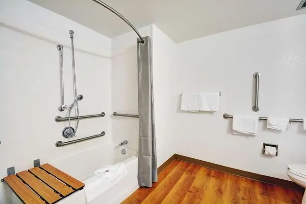 Engellilere uygun banyo