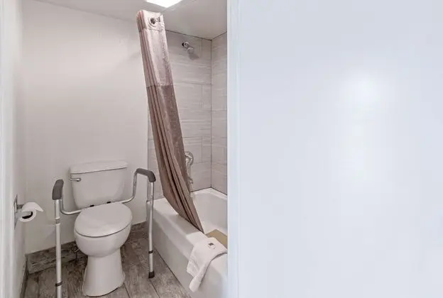 Engellilere uygun banyo