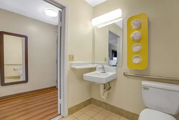 Engellilere uygun banyo