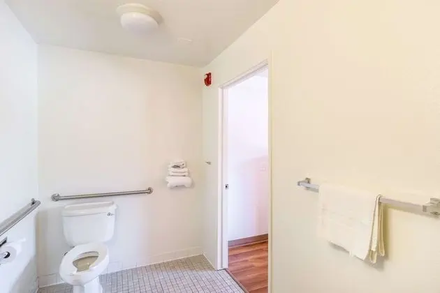 Engellilere uygun banyo