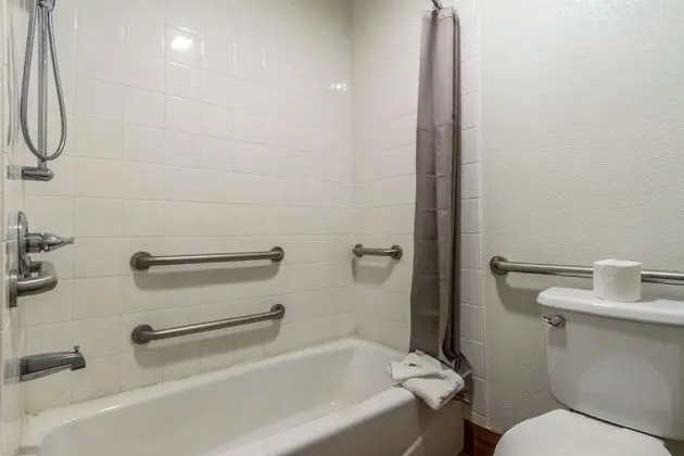 Engellilere uygun banyo