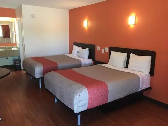 Deluxe Oda, 2 Çift Kişilik Yatak, Sigara İçilmez, Buzdolabı ve Mikrodalga