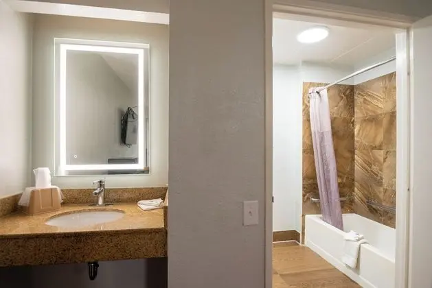 Engellilere uygun banyo