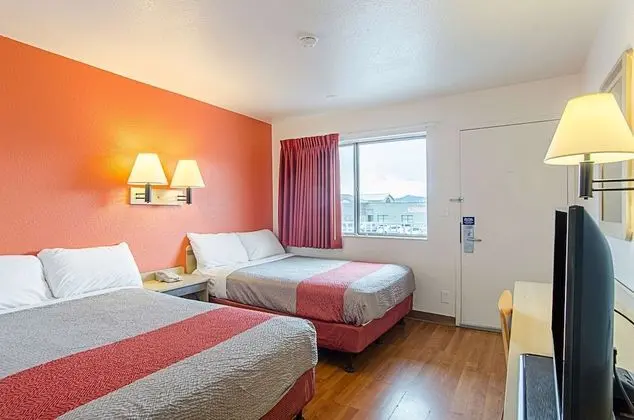 Deluxe Oda, 2 Çift Kişilik Yatak, Sigara İçilmez, Buzdolabı ve Mikrodalga