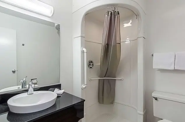 Deluxe Oda, 2 Çift Kişilik Yatak, Sigara İçilmez, Buzdolabı ve Mikrodalga