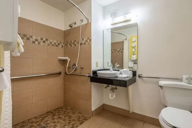 Engellilere uygun banyo